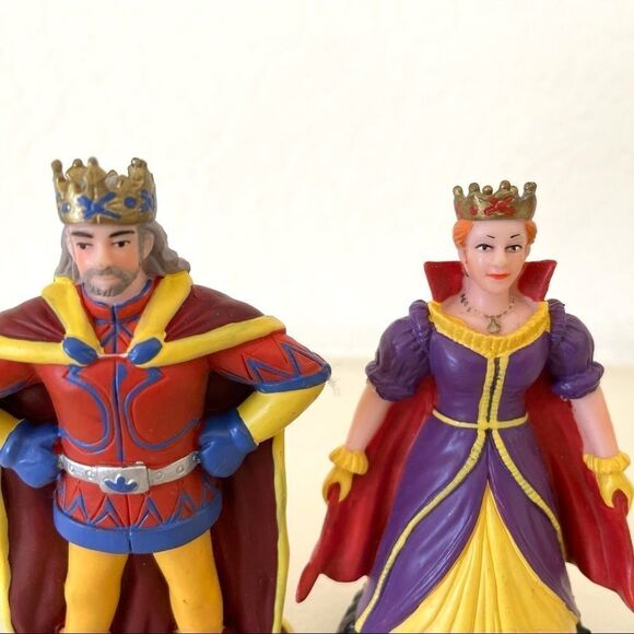 ELC toys king and queen - Picture 2 of 7